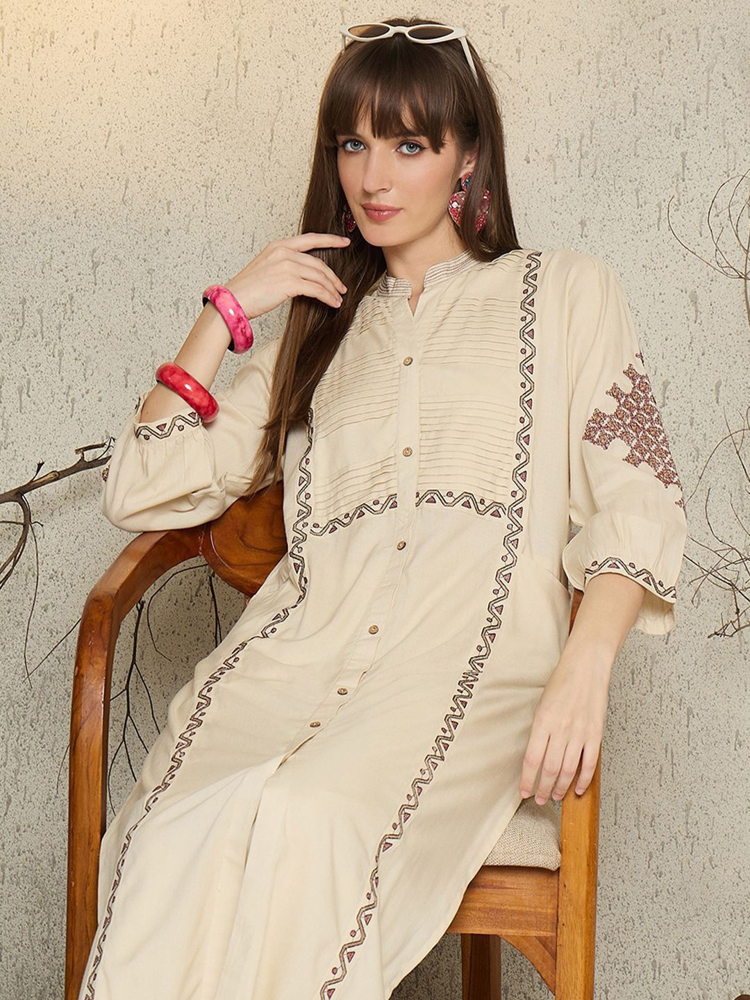 Dhiyona IE Women Embroidered Mandarin Collar Top and Trousers Co-Ords