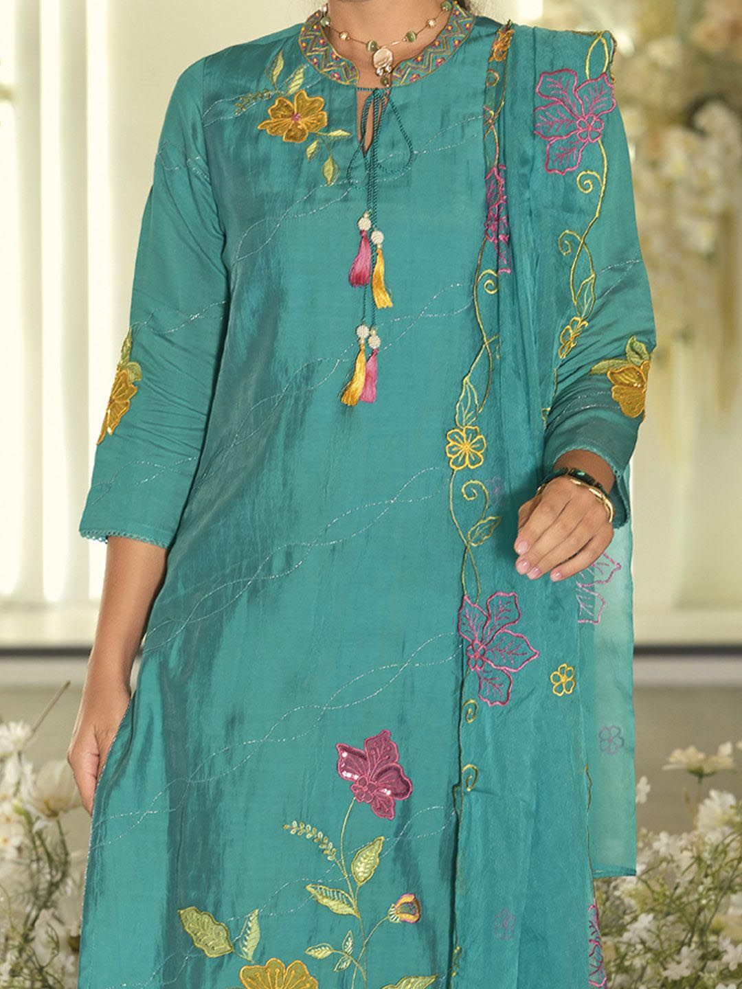 Women Floral Embroidered Regular Thread Work Kurta with Trousers & With Dupatta