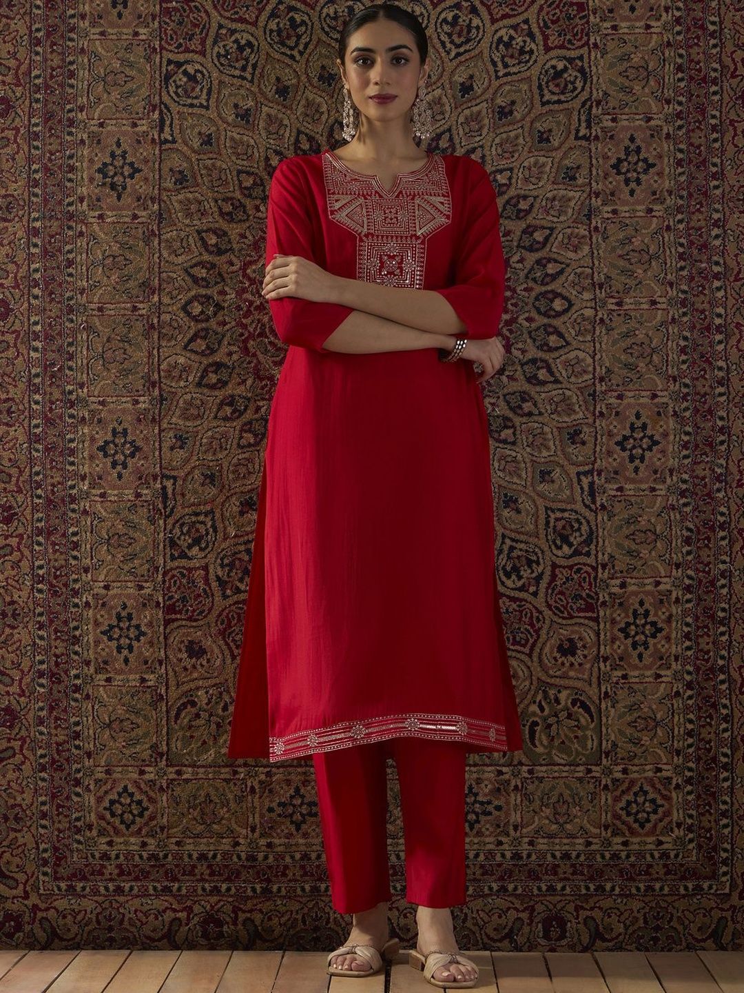 Ethnic Motifs Embroidered Round Neck Thread Work Straight Kurta With Trouser