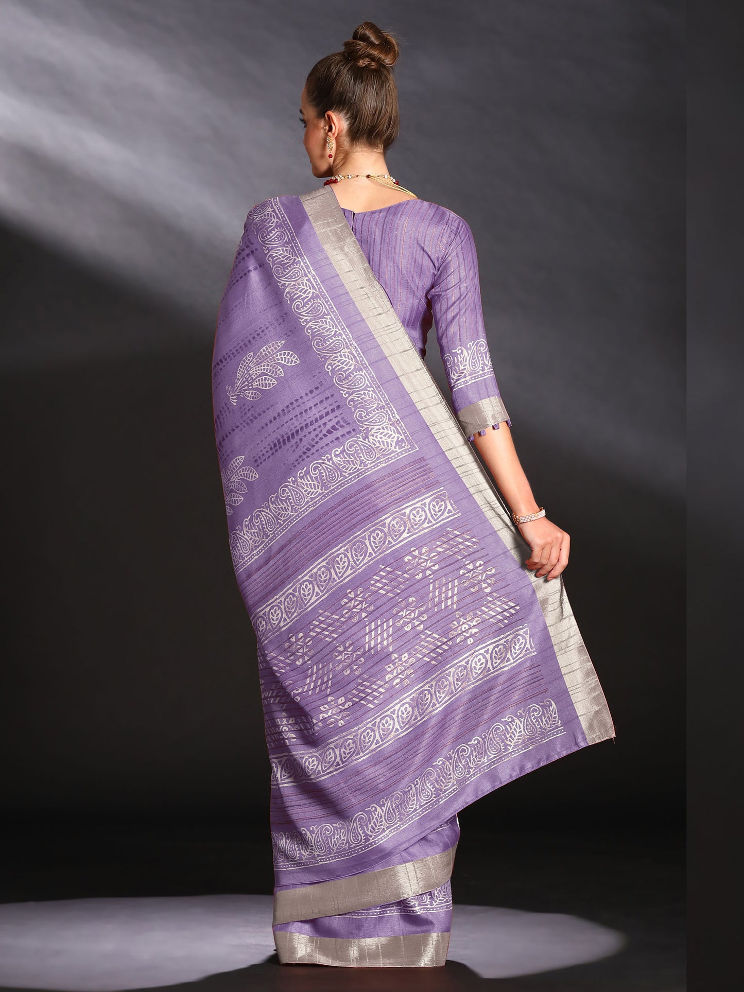 Women's Silk Blend Lavendar Printed Designer Saree With Blouse Piece