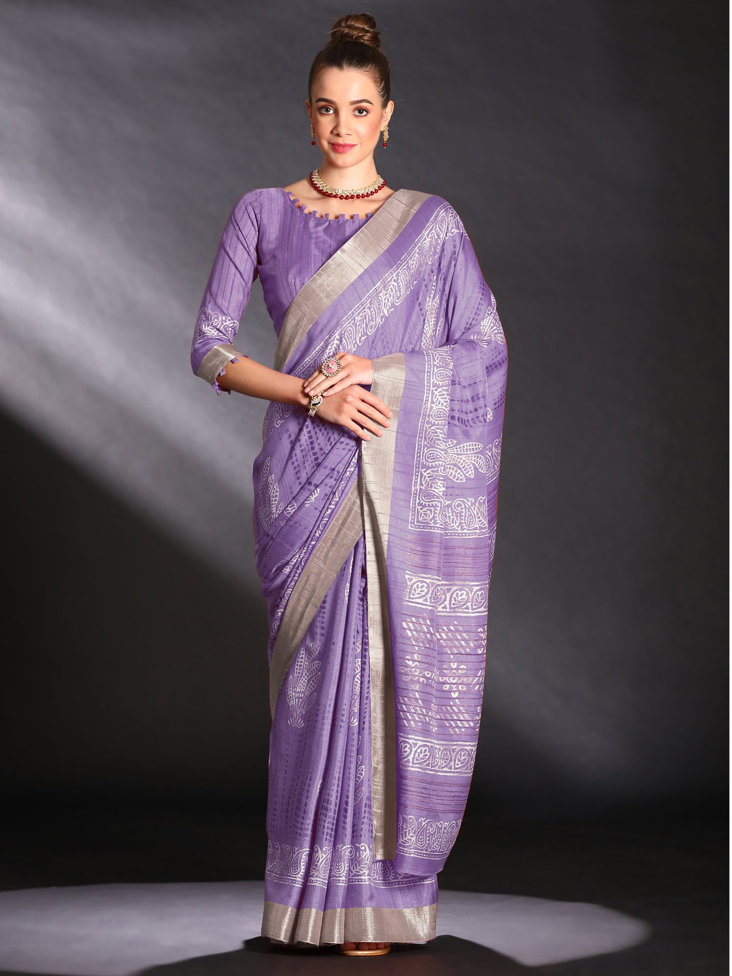 Women's Silk Blend Lavendar Printed Designer Saree With Blouse Piece