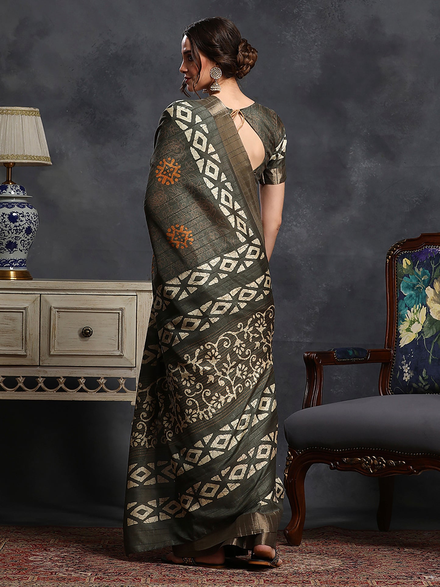 Women's Silk Blend Blue Printed Designer Saree With Blouse Piece