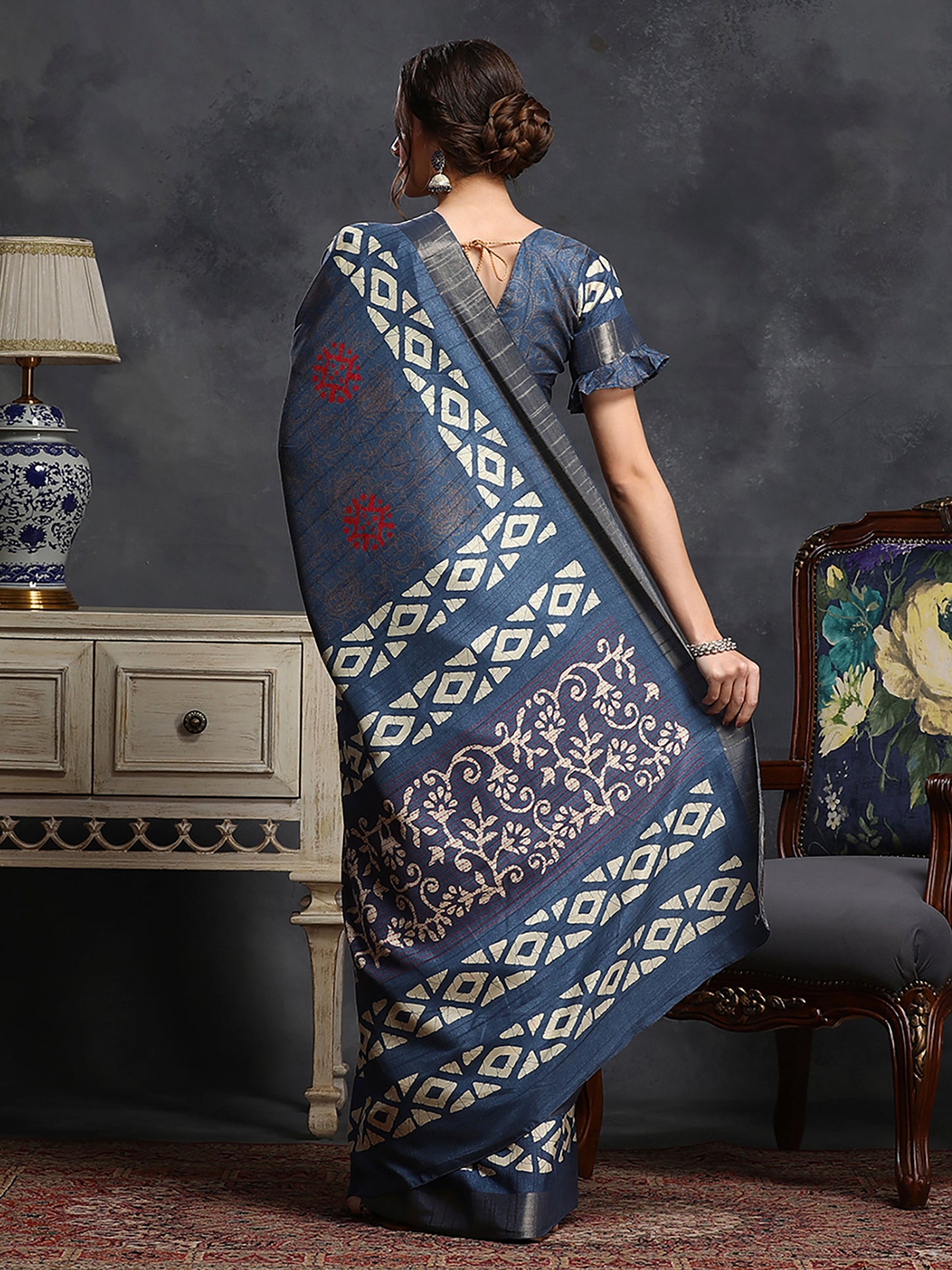 Women's Silk Blend Blue Printed Designer Saree With Blouse Piece