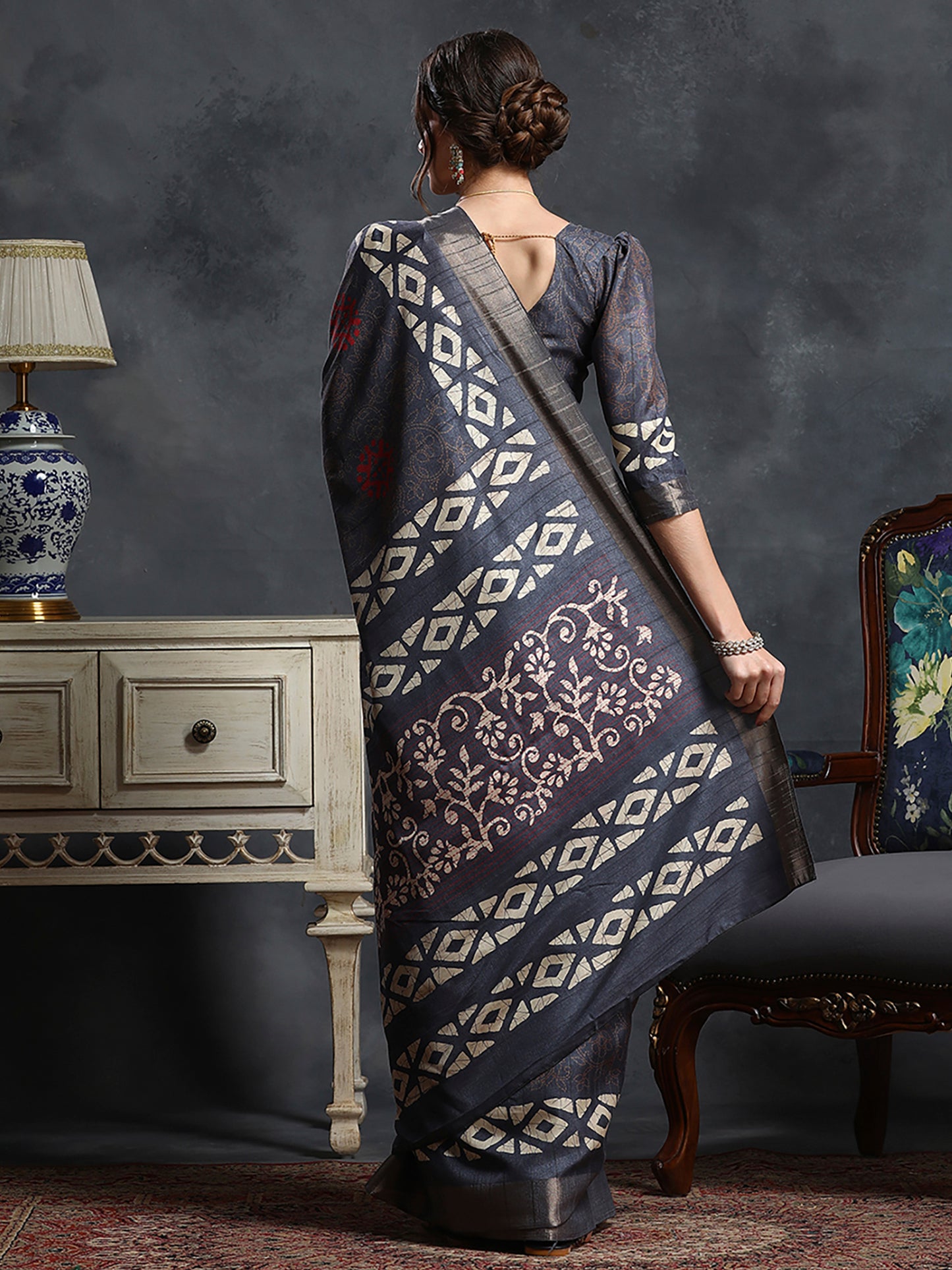 Women's Silk Blend Grey Printed Designer Saree With Blouse Piece