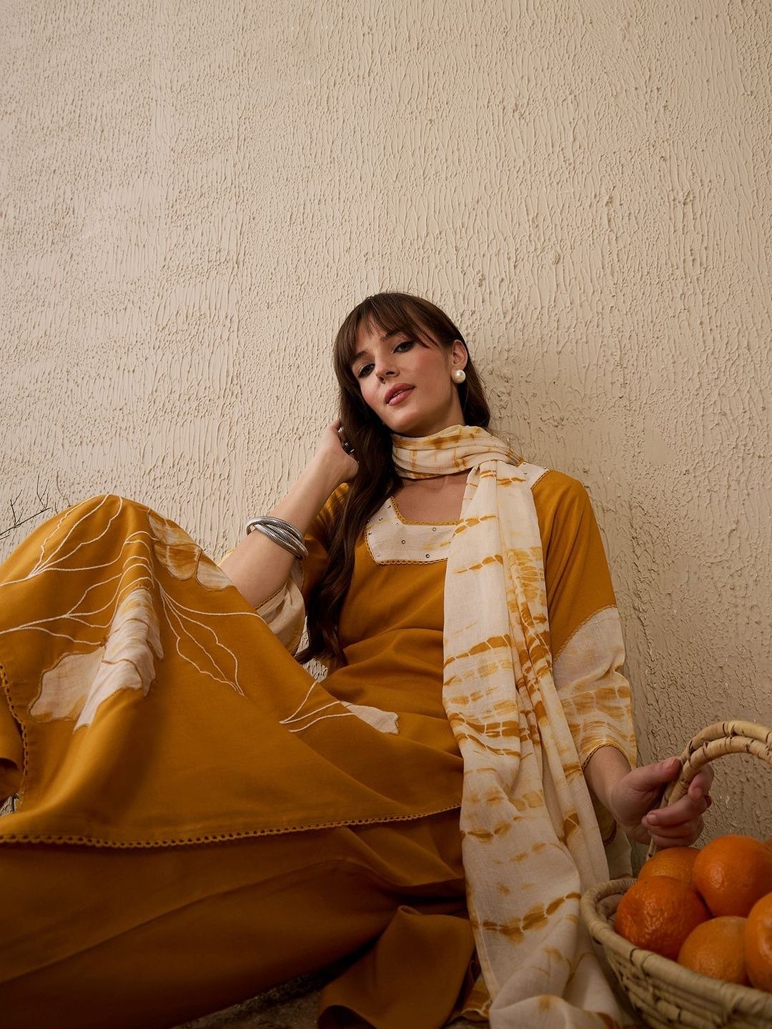 Women Floral Printed Regular Kurta with Trousers & With Dupatta