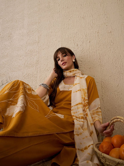 Women Floral Printed Regular Kurta with Trousers & With Dupatta