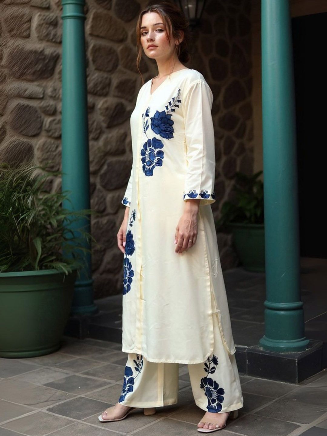 Women Floral Printed Regular Kurta with Palazzos & Dupatta Kurta Sets