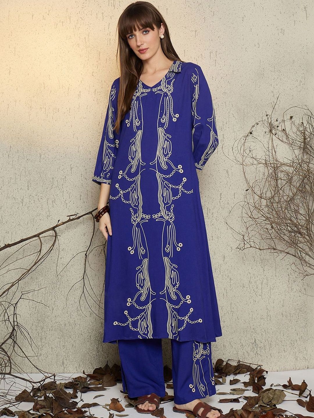 Women Ethnic Motifs Embroidered Regular Thread Work Kurta with Trousers