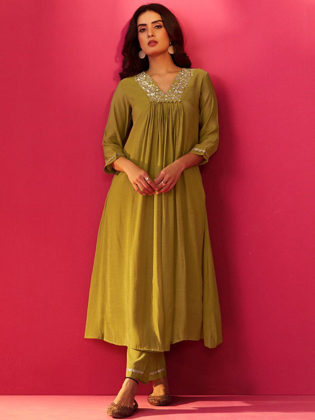 Dhiyona IE Yoke Design Embroidered V-Neck Tunic With Trousers