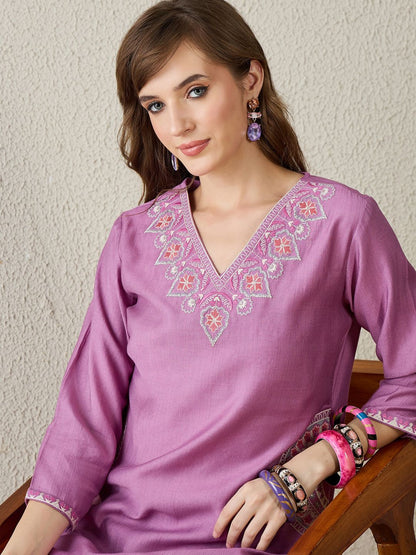 Floral Embroidered V-Neck Kurta with Trousers