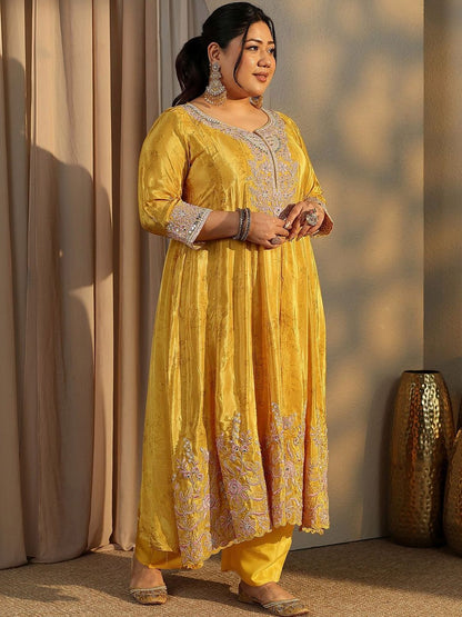 Dhiyona Women's Plus Size Floral Embroidered Kurta with Trousers & Dupatta