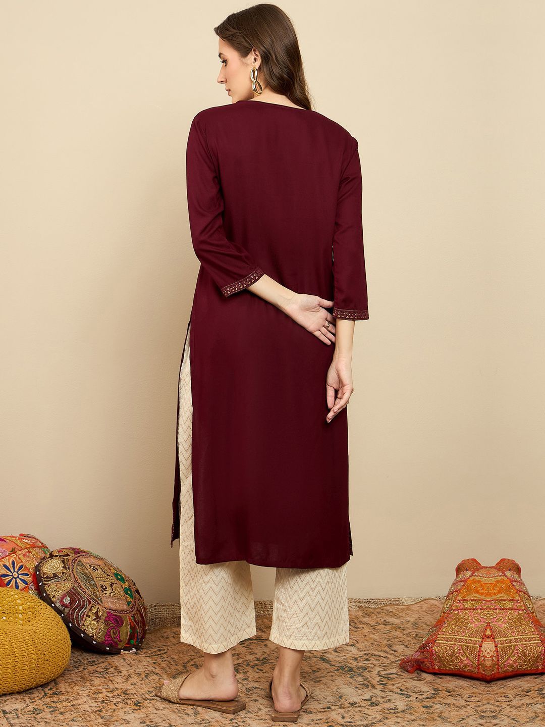 Dhiyona IE Floral Printed Round Neck Sequinned Straight Kurta
