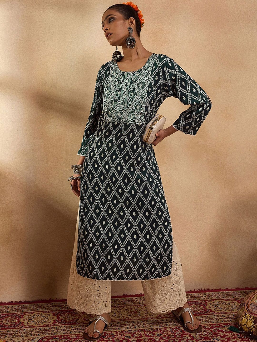 Dhiyona IE Green and White Round Neck Geometric Printed Mirror Work Straight Kurta
