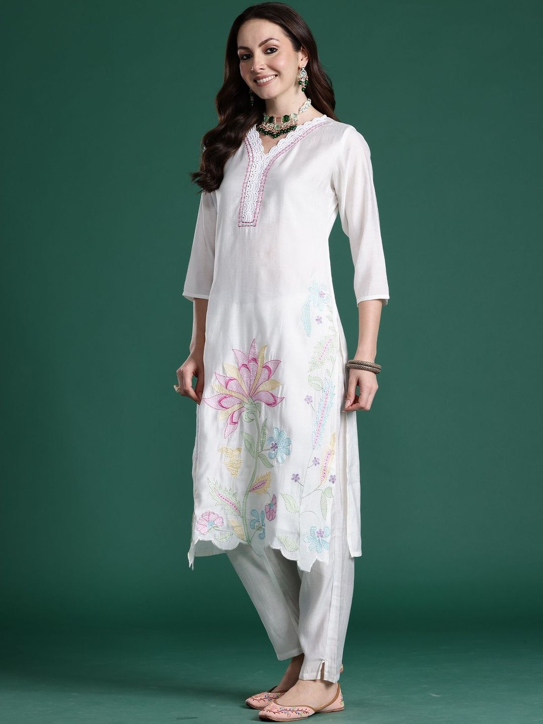 Women Floral Embroidered Regular Thread Work Kurta with Trousers & Dupatta
