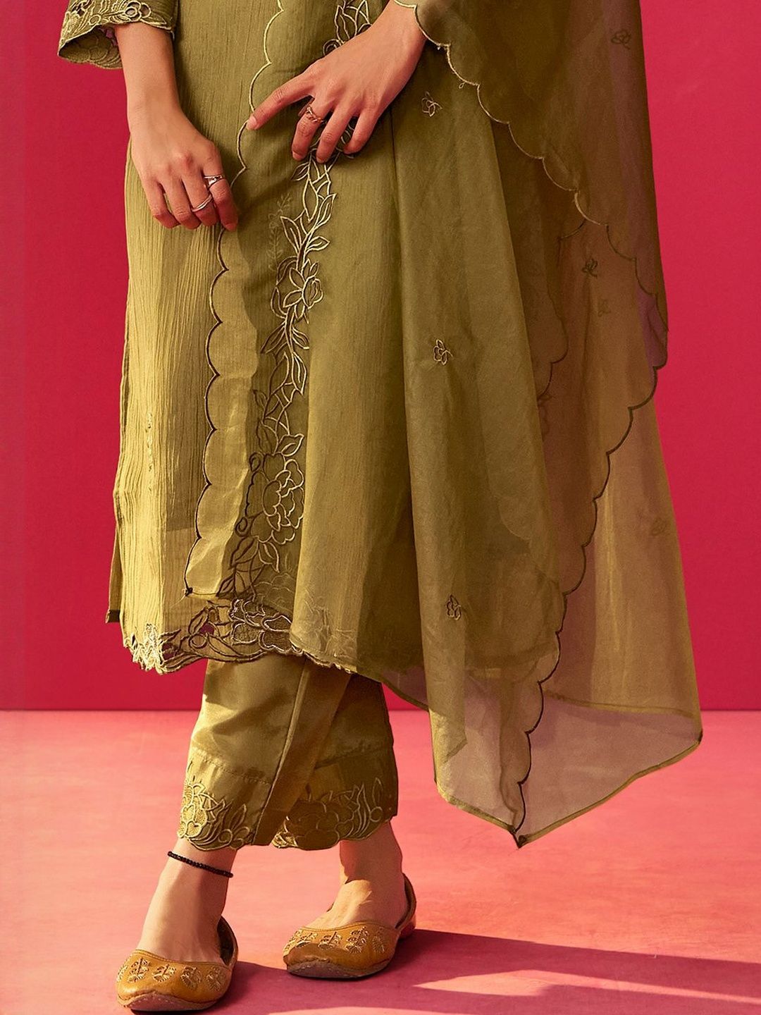 Women Ethnic Motifs Embroidered Kurta with Trousers & Dupatta