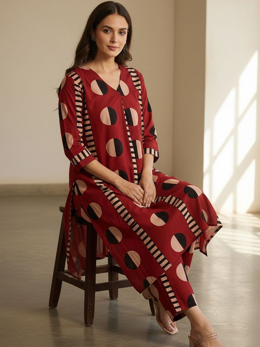 Dhiyona IE Geometric Printed V-Neck Pure Cotton Straight Kurta With Trousers