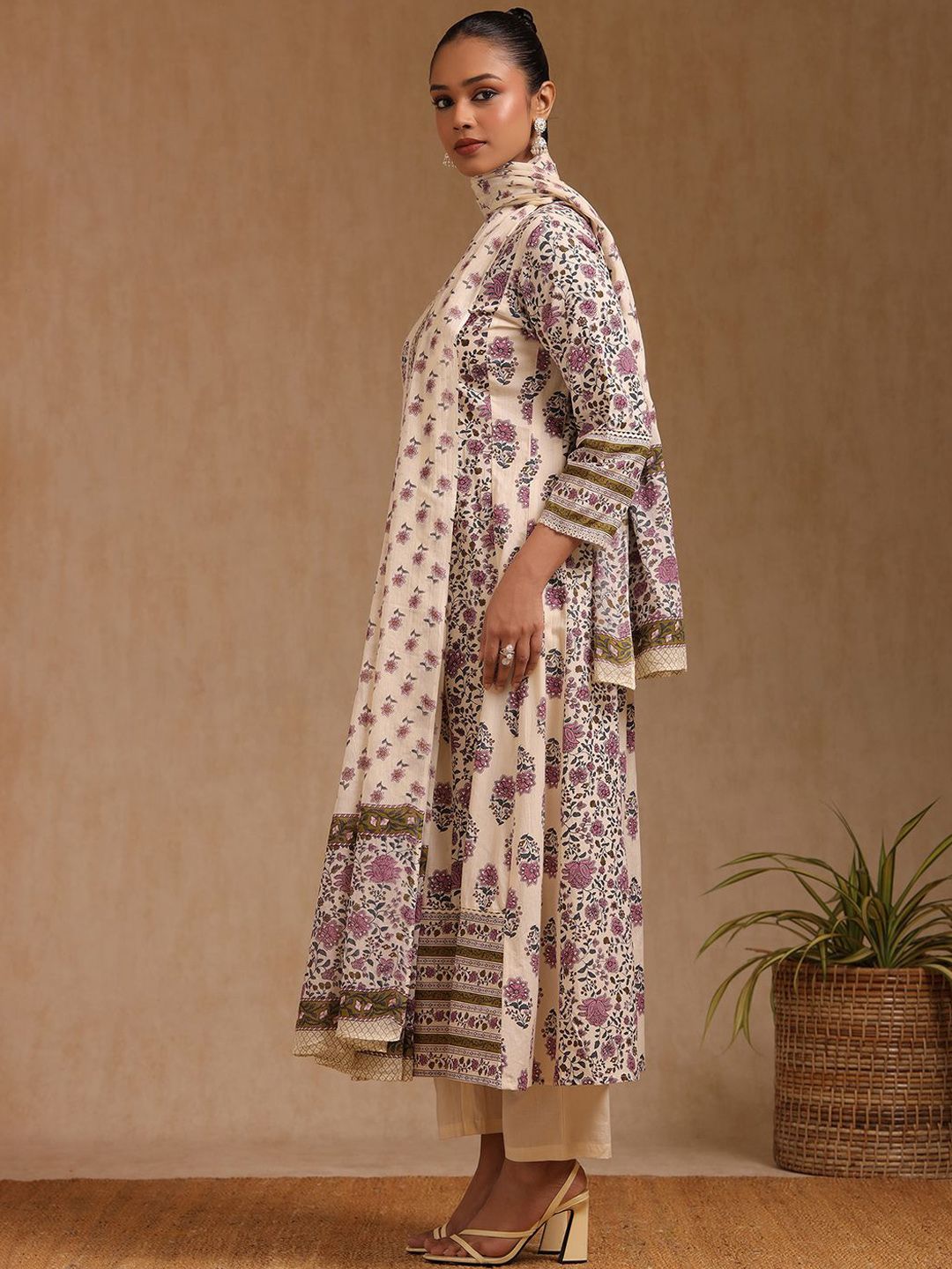 Dhiyona SO Women's Women Floral Printed Regular Mirror Work Pure Cotton Kurta with Trousers & Dupatta