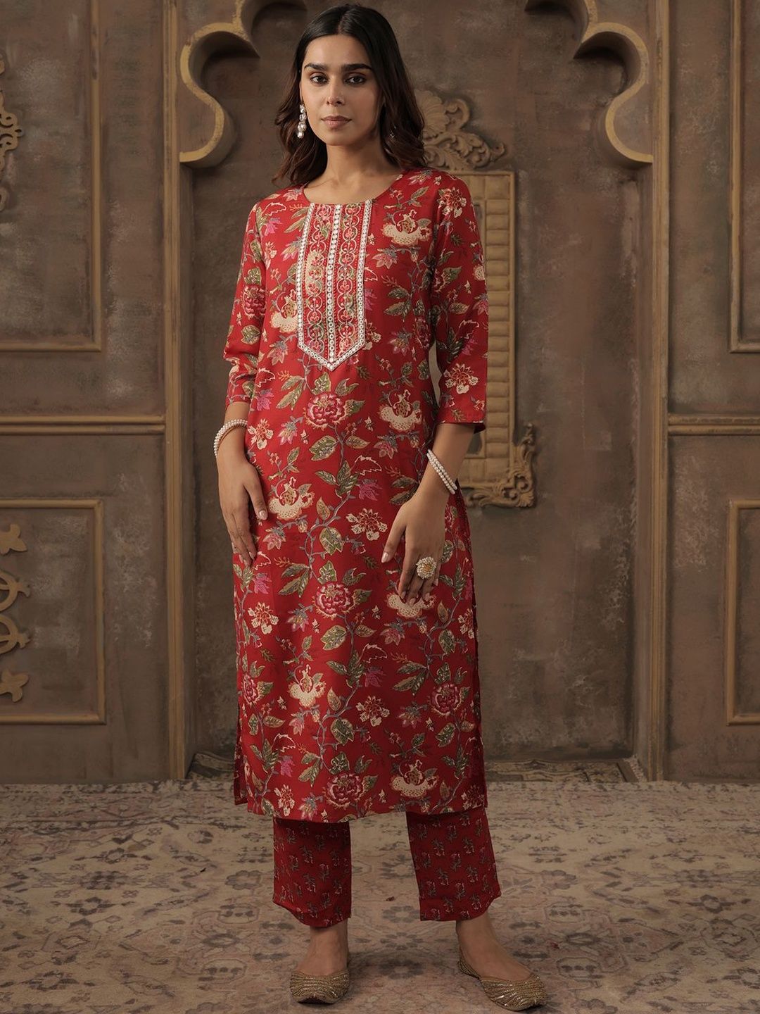 Floral Printed Round Neck Straight Kurta With Trousers & Dupatta
