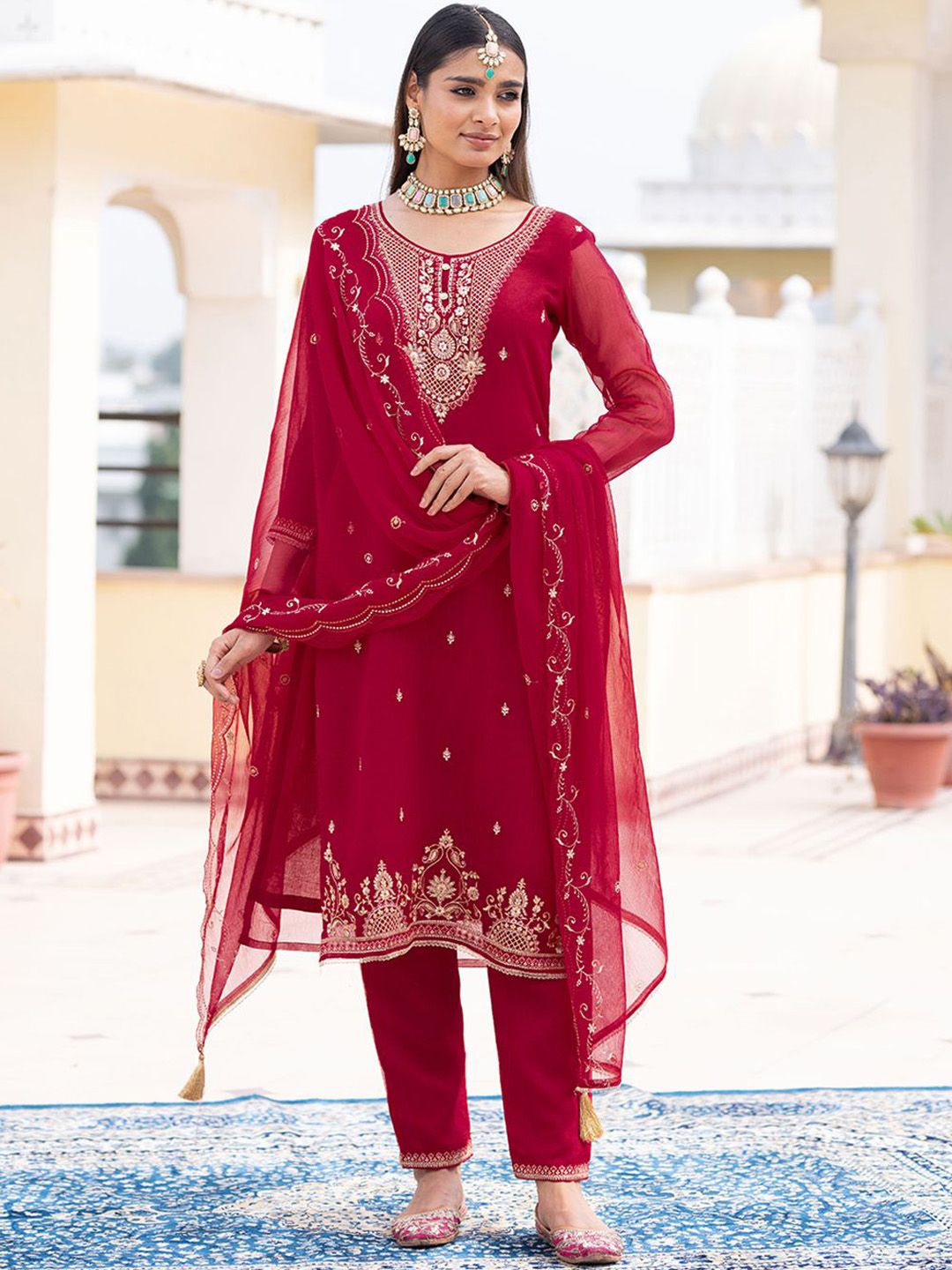 Dhiyona CH Embroidered Round Neck Thread Work Kurta With Trousers & Dupatta