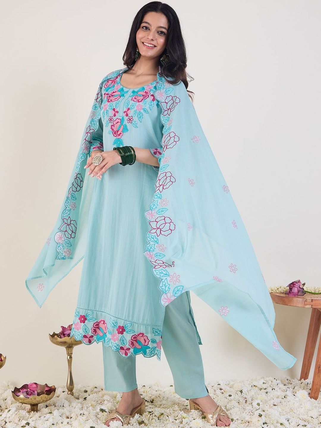 Floral Embroidered Thread Work Pure Cotton Kurta With Trousers & Dupatta