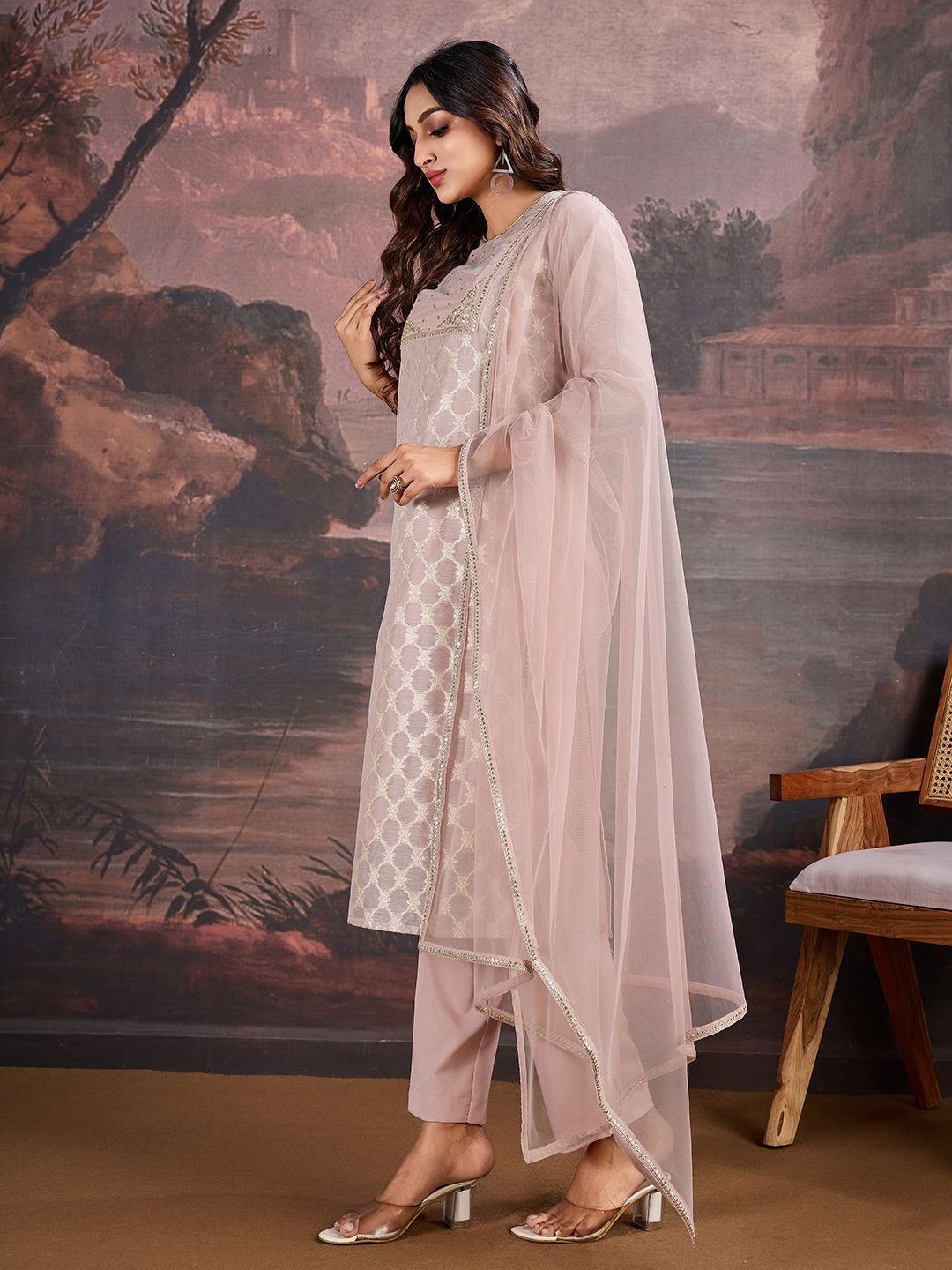 Dhiyona PD Women Ethnic Motif Woven Design Sequinned Jacquard Kurta & Trouser With Dupatta