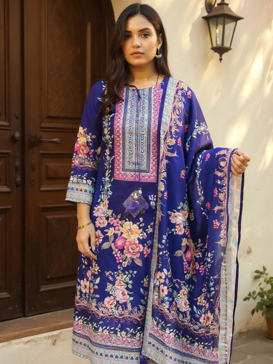 Women Floral Printed Regular Beads & Stones Kurta with Trousers & Dupatta