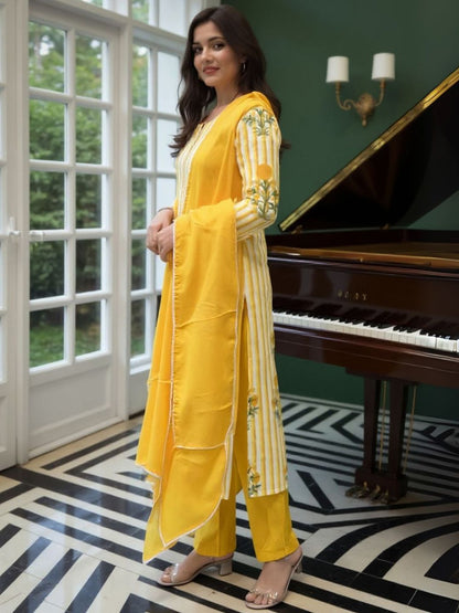 Women Floral Printed Pure Cotton Kurta with Trousers & Dupatta