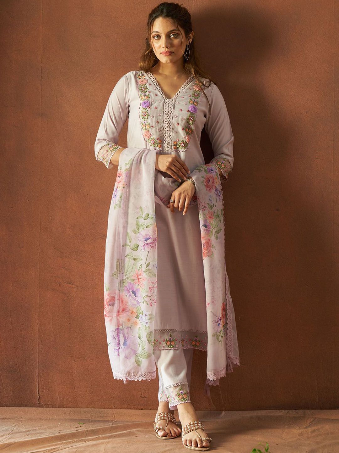 Dhiyona IE Floral Embroidered Thread Work V-Neck Straight Kurta With Trousers & Dupatta