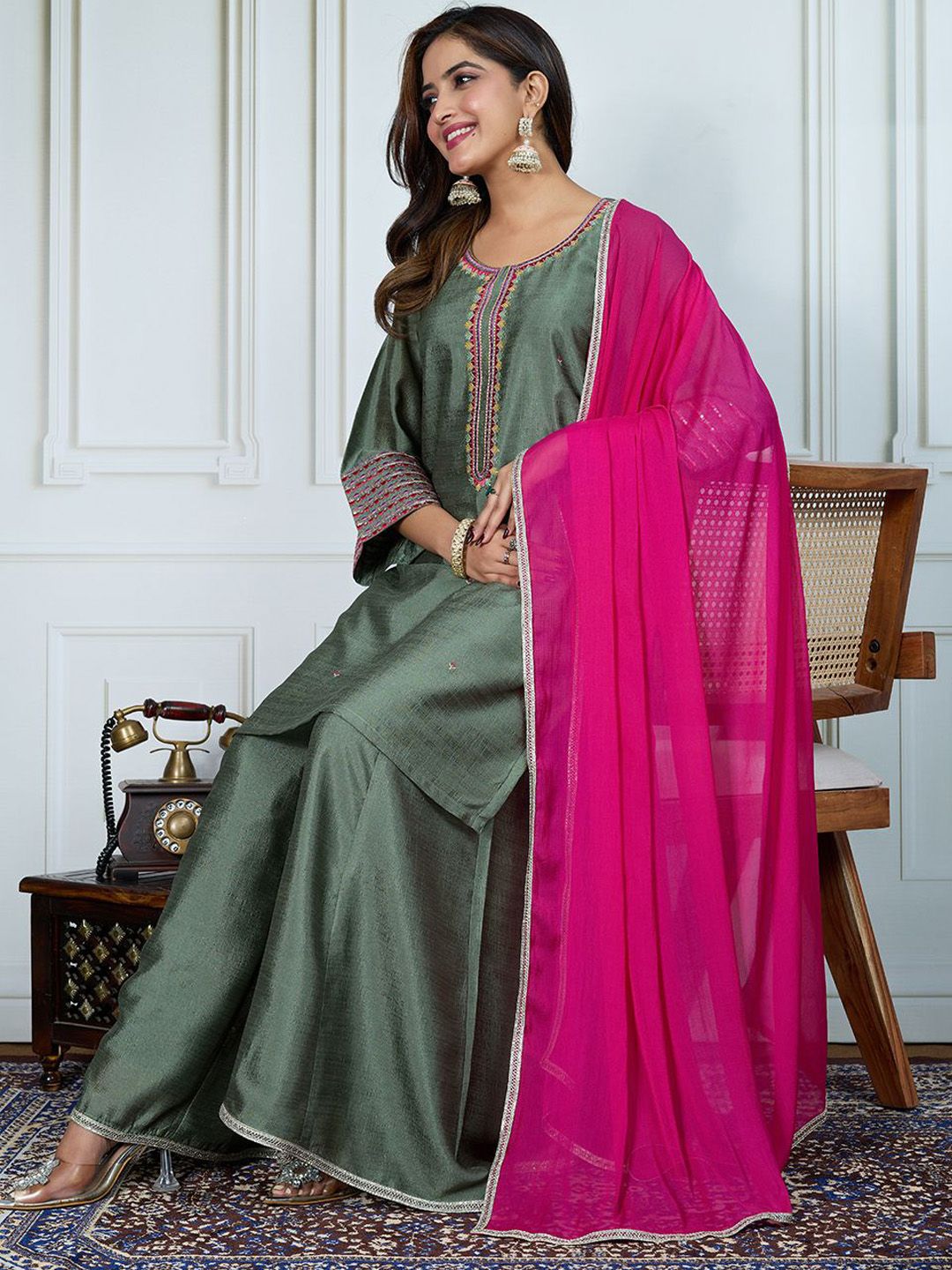 Dhiyona PD Women Women Embroidered Straight Kurta With Trousers & Dupatta
