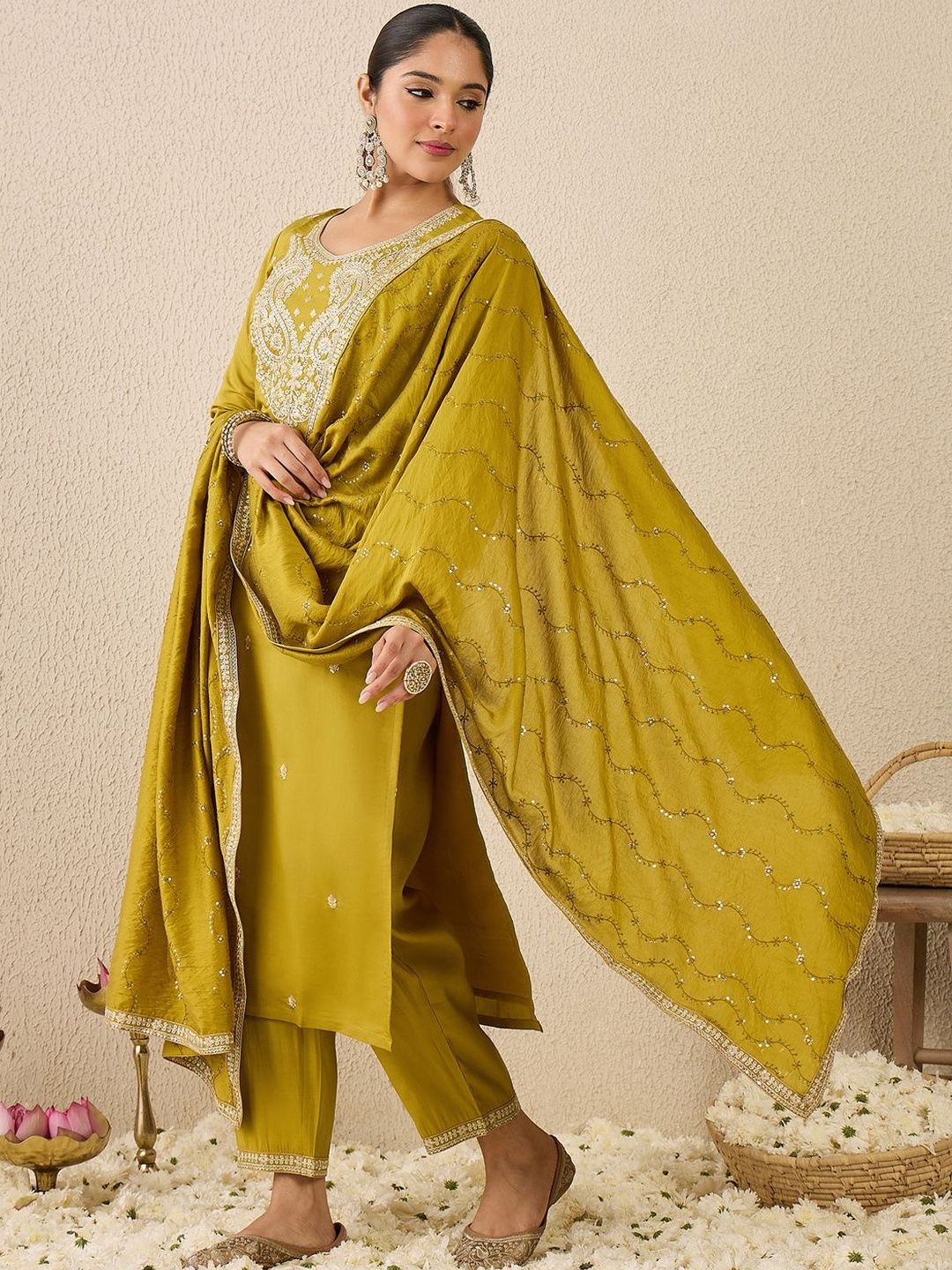 Women Embroidered Regular Thread Work Kurta And Trousers With Dupatta