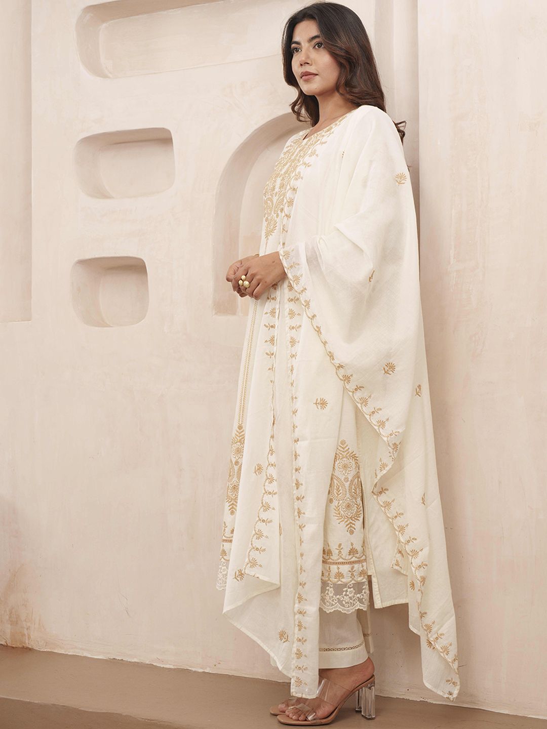 Dhiyona PD Women Floral Embroidered Pure Cotton Kurta & Trousers With Dupatta