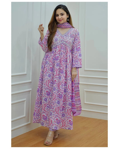 Women White Printed Viscose Rayon Kurta And Pant Set