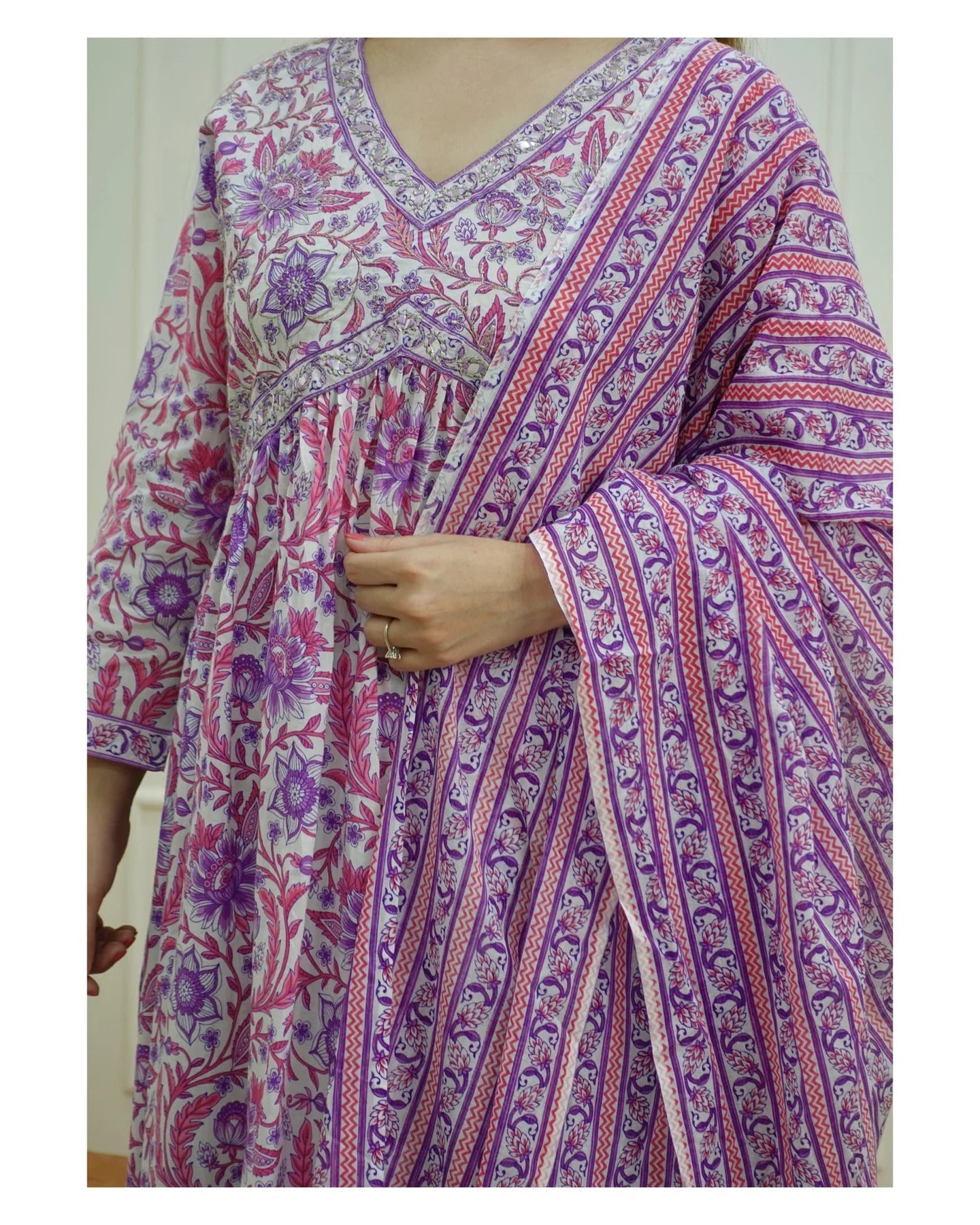 Women White Printed Viscose Rayon Kurta And Pant Set