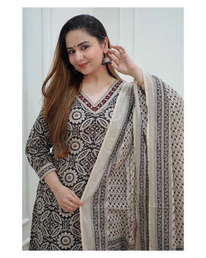 Women White Printed Pure Cotton Kurta, Pant And Dupatta Set