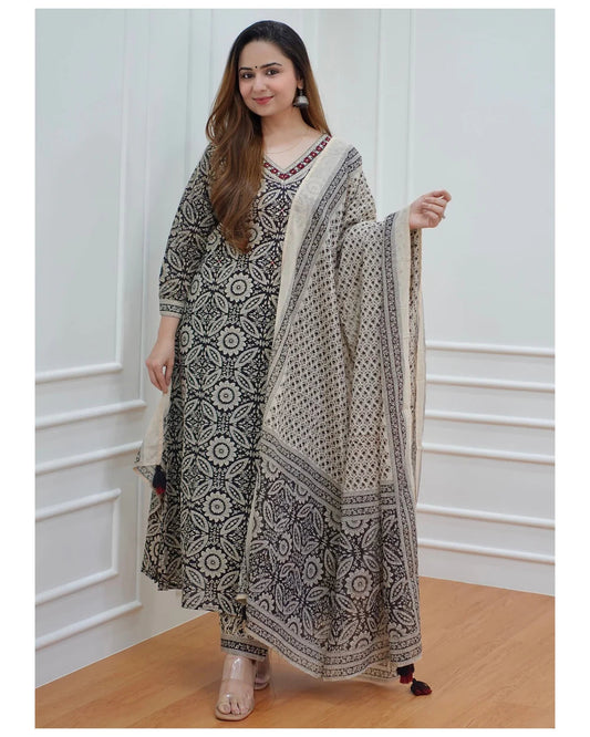Women White Printed Pure Cotton Kurta, Pant And Dupatta Set