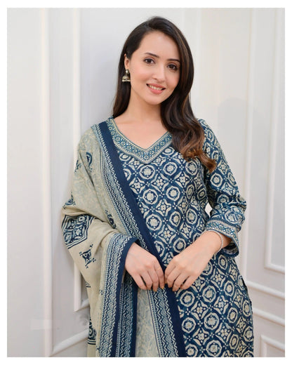 Women Green Embroidered, Printed Viscose Rayon Kurta, Pant And Dupatta Set