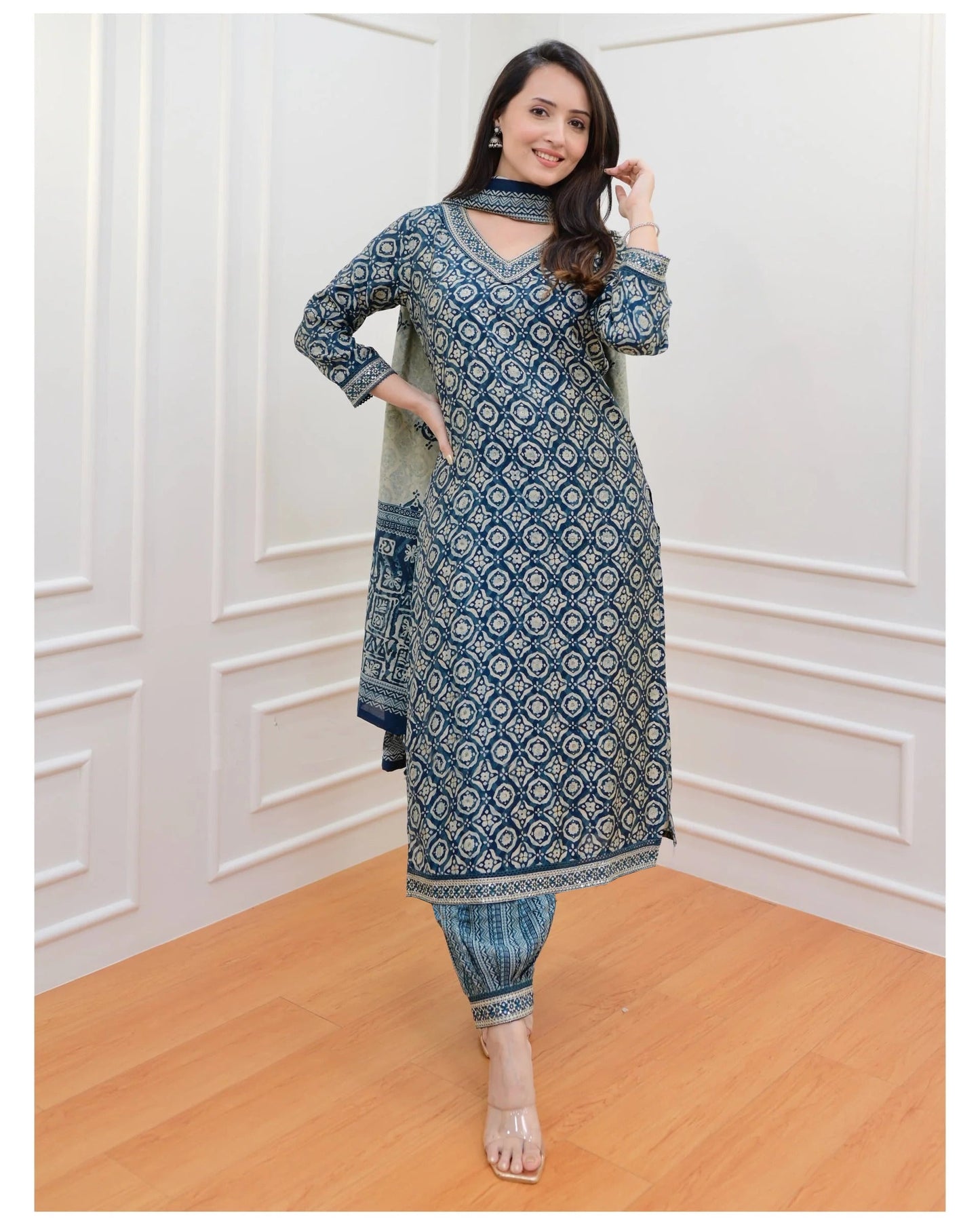 Women Green Embroidered, Printed Viscose Rayon Kurta, Pant And Dupatta Set