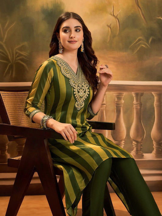 Dhiyona SN Women's Striped Printed Kurta with Trousers