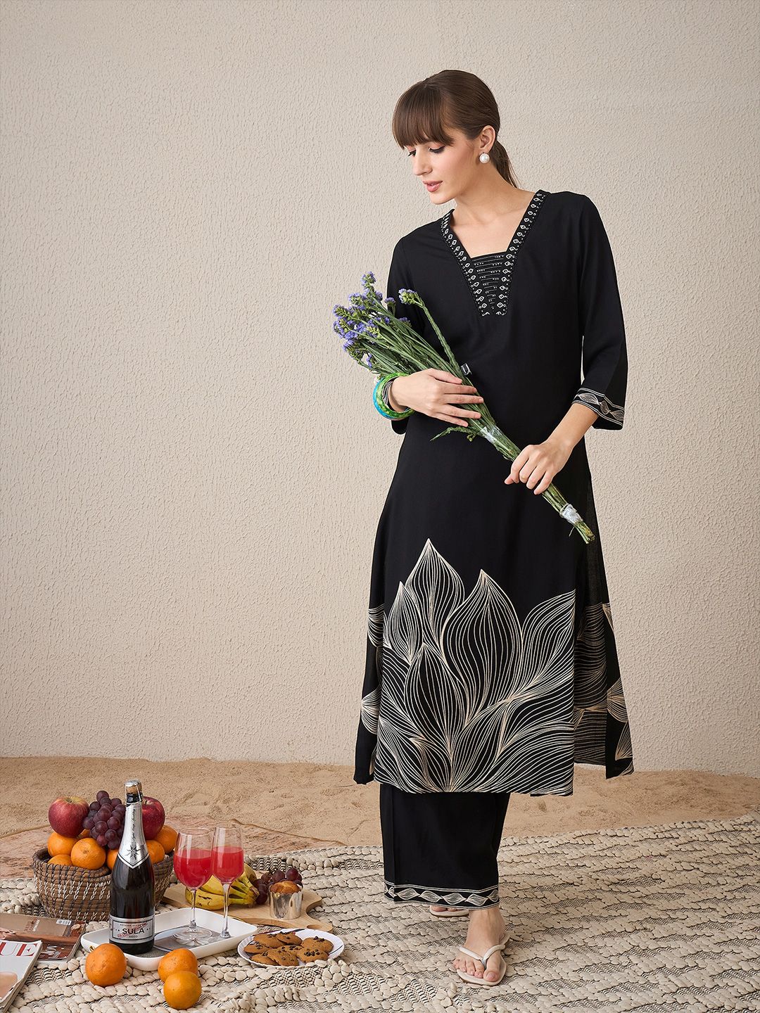 Women Floral Printed Regular Thread Work Kurta with Trousers