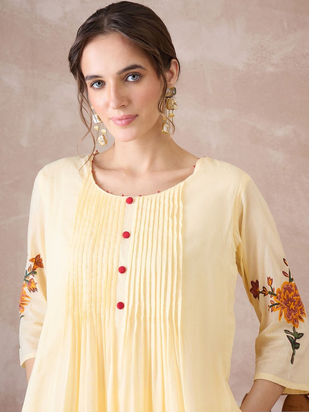 Women Floral Printed Pleated Pure Cotton Kurta with Trousers