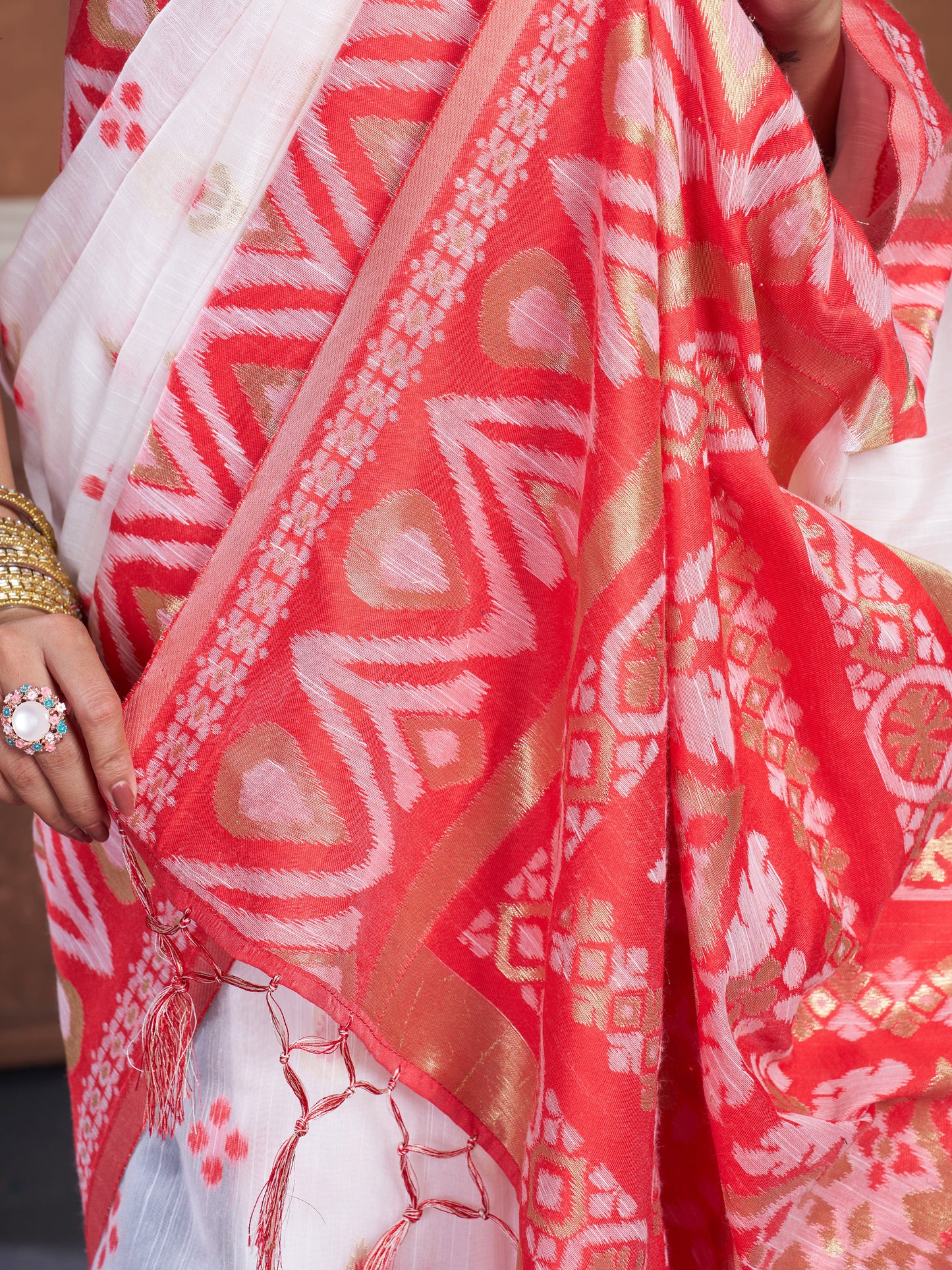 Dhiyona GR Women's Red & White Chanderi Cotton Saree For Durga Puja