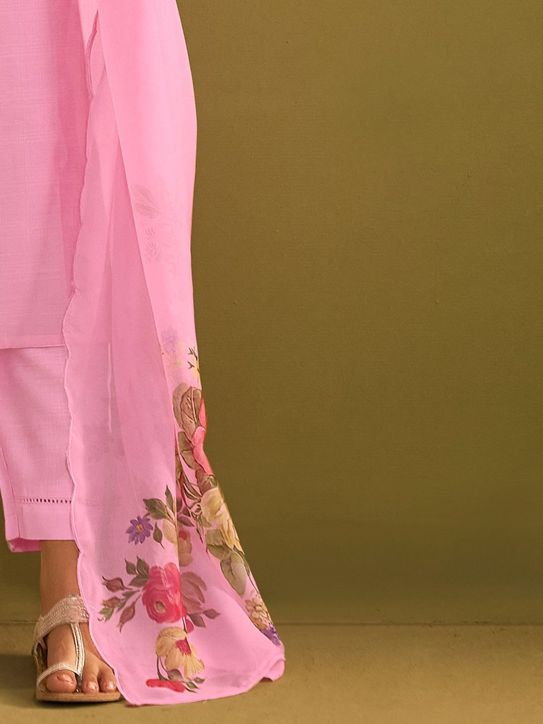 Women Floral Embroidered Regular Thread Work Kurta with Trousers & With Dupatta