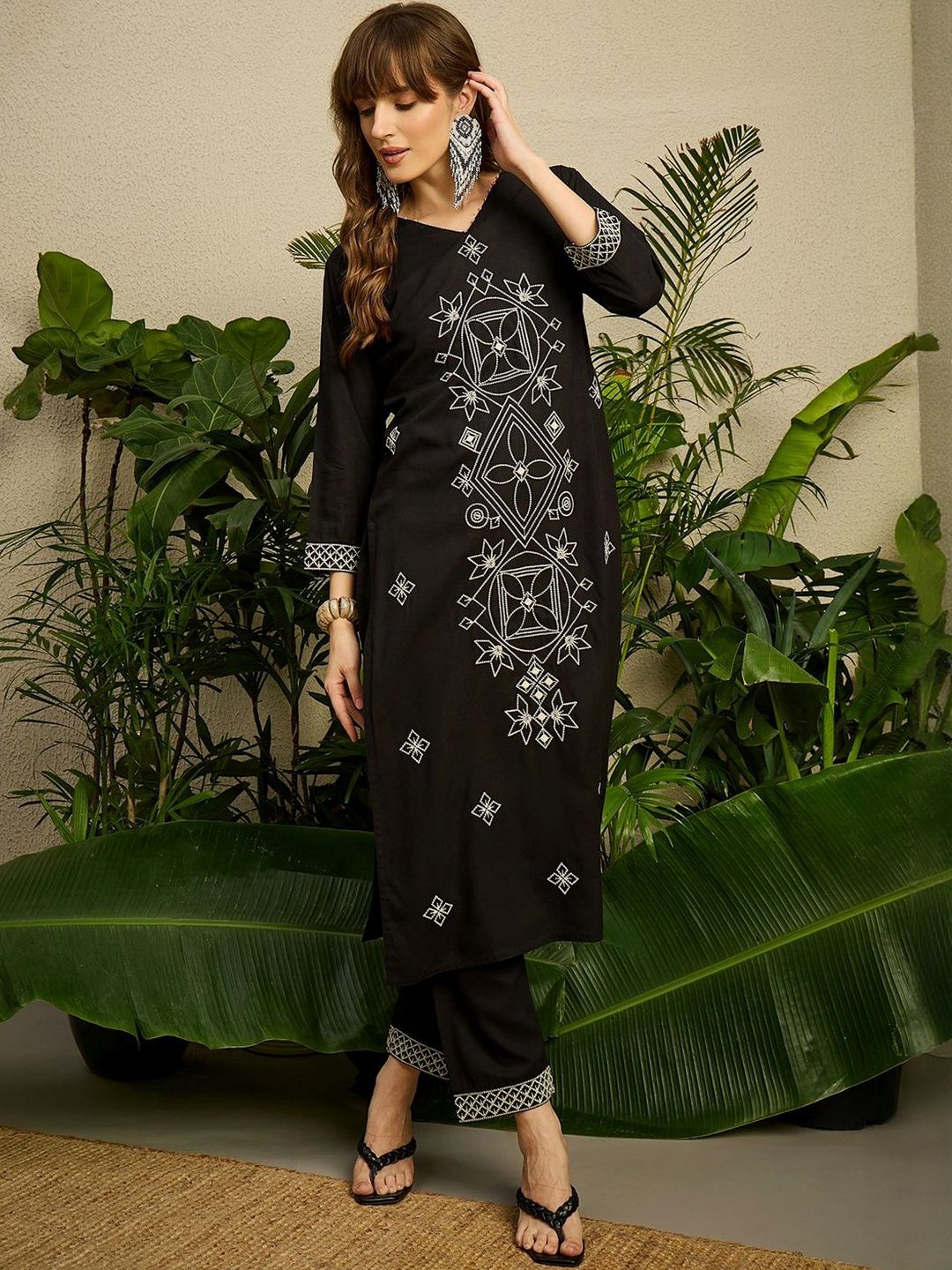 Women Ethnic Motifs Embroidered Regular Thread Work Kurta with Trousers