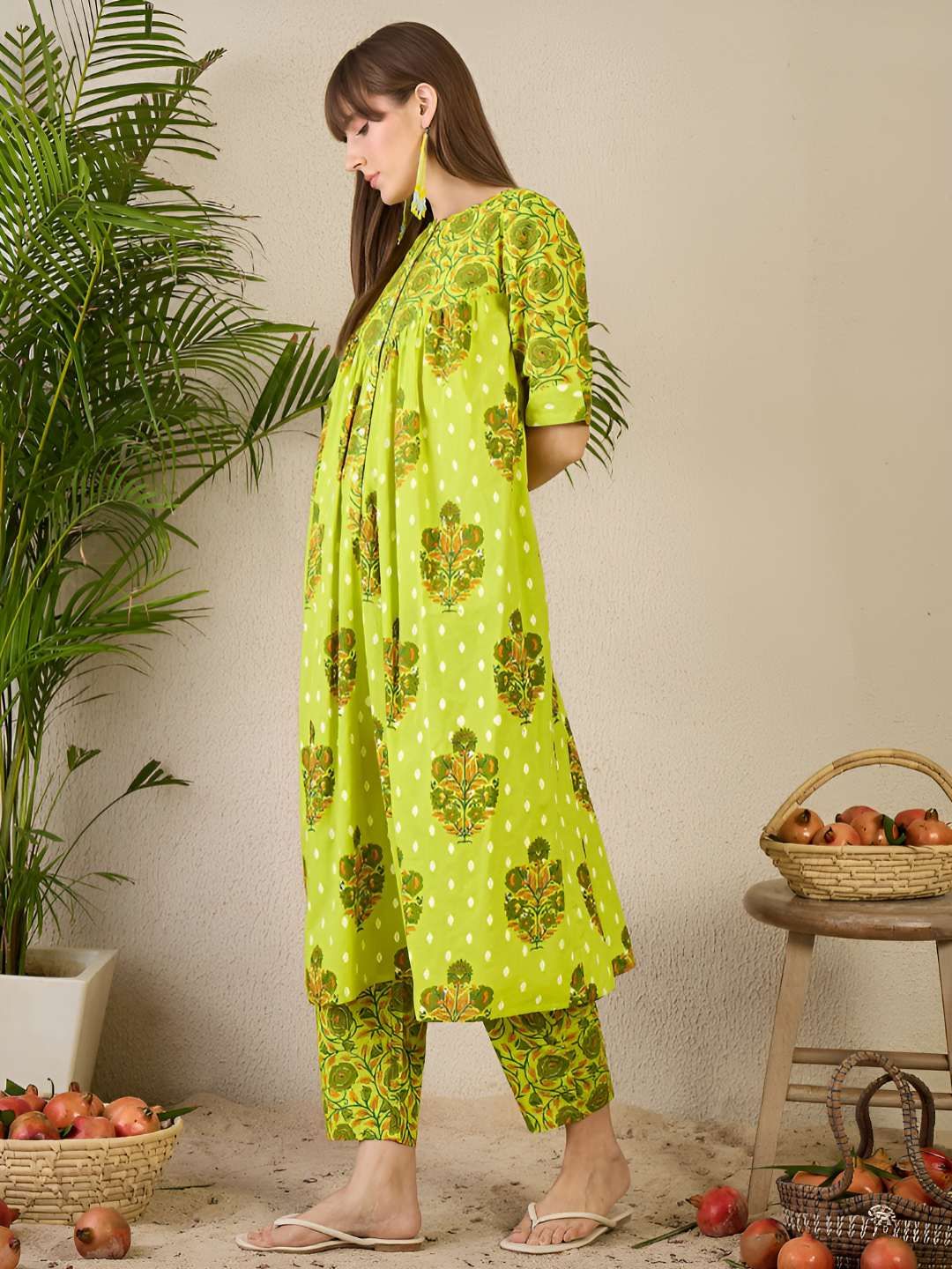 Dhiyona IE Women's Women Floral Printed Tiered Pure Cotton Kurta with Trousers