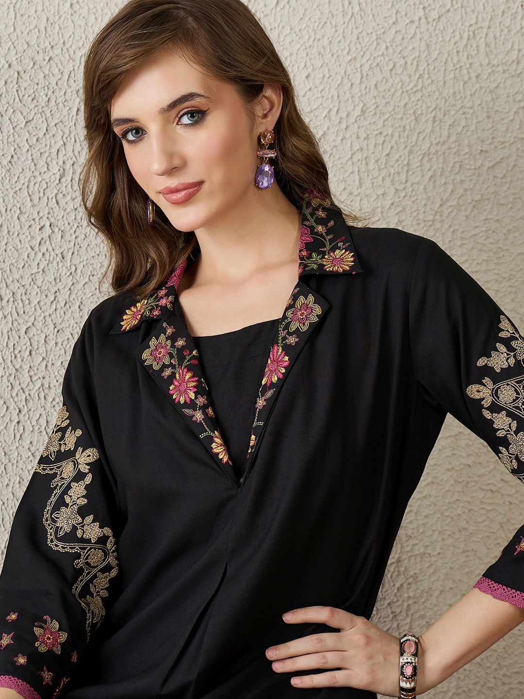 Women Floral Embroidered Regular Thread Work Kurta with Trousers