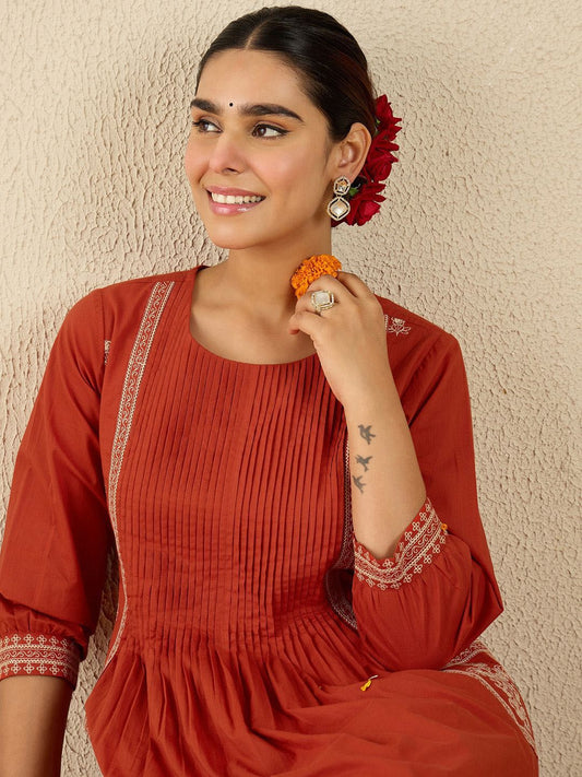 Dhiyona IE Embroidered Round Neck Tunic With Trousers Co-Ords