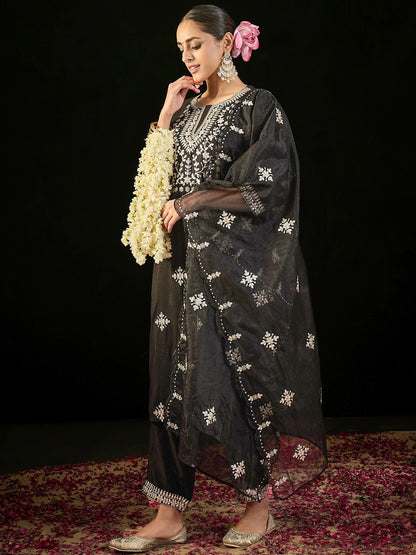 Ethnic Motifs Embroidered Straight Gotta Patti Kurta with Trousers & Dupatta