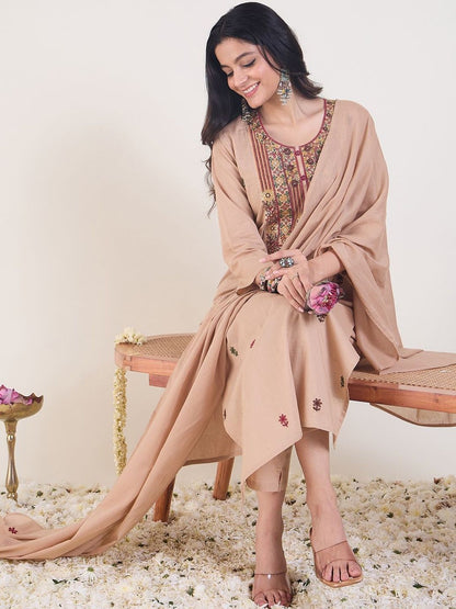 Ethnic Motifs Embroidered Thread Work Kurta With Trousers & Dupatta