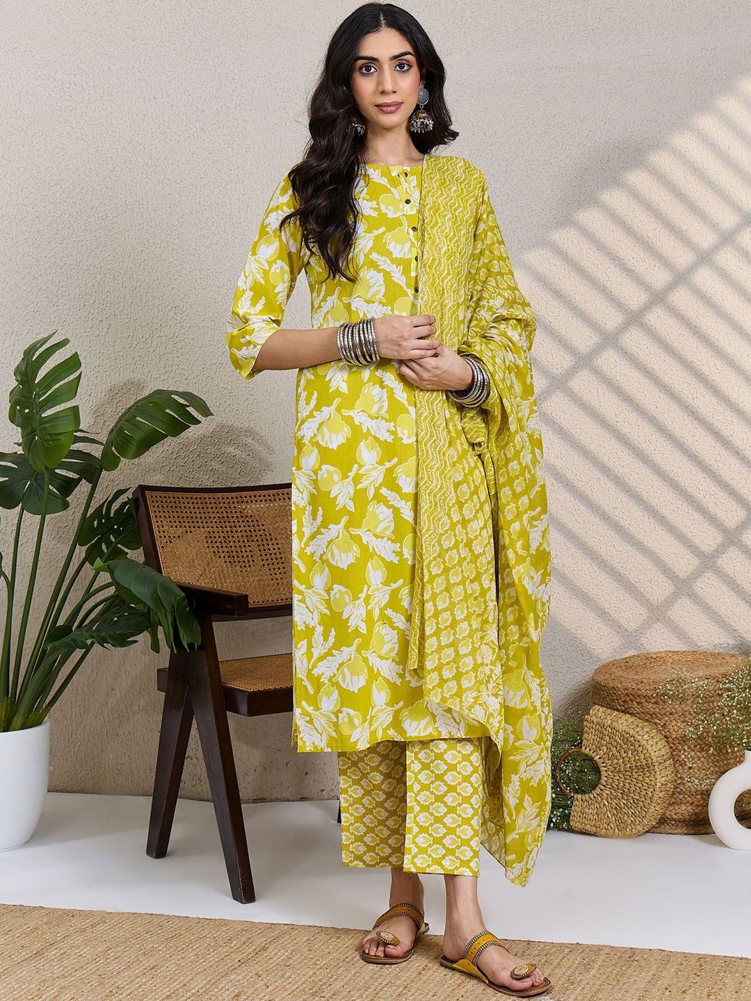 Women Floral Printed Regular Pure Cotton Kurta with Trousers & With Dupatta