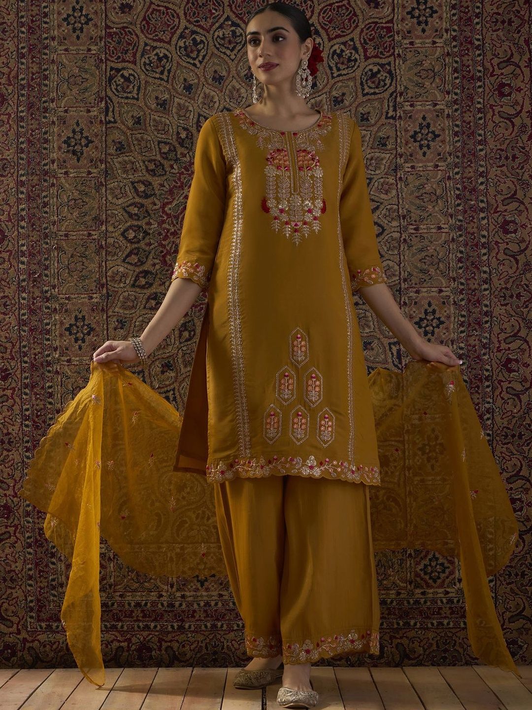 Ethnic Motifs Embroidered Round Neck Thread Work Kurta With Palazzos & Dupatta